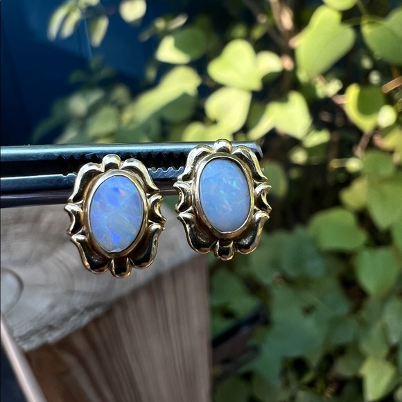 Vintage solid 14k yellow gold genuine opal earrings - Picture 16 of 16